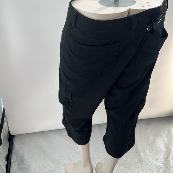 Athleta cropped cargo pants. No size tag go off measurements. - Picture 5 of 8